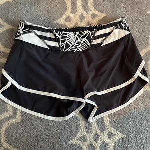 Lululemon 3 inch speed short Size 4